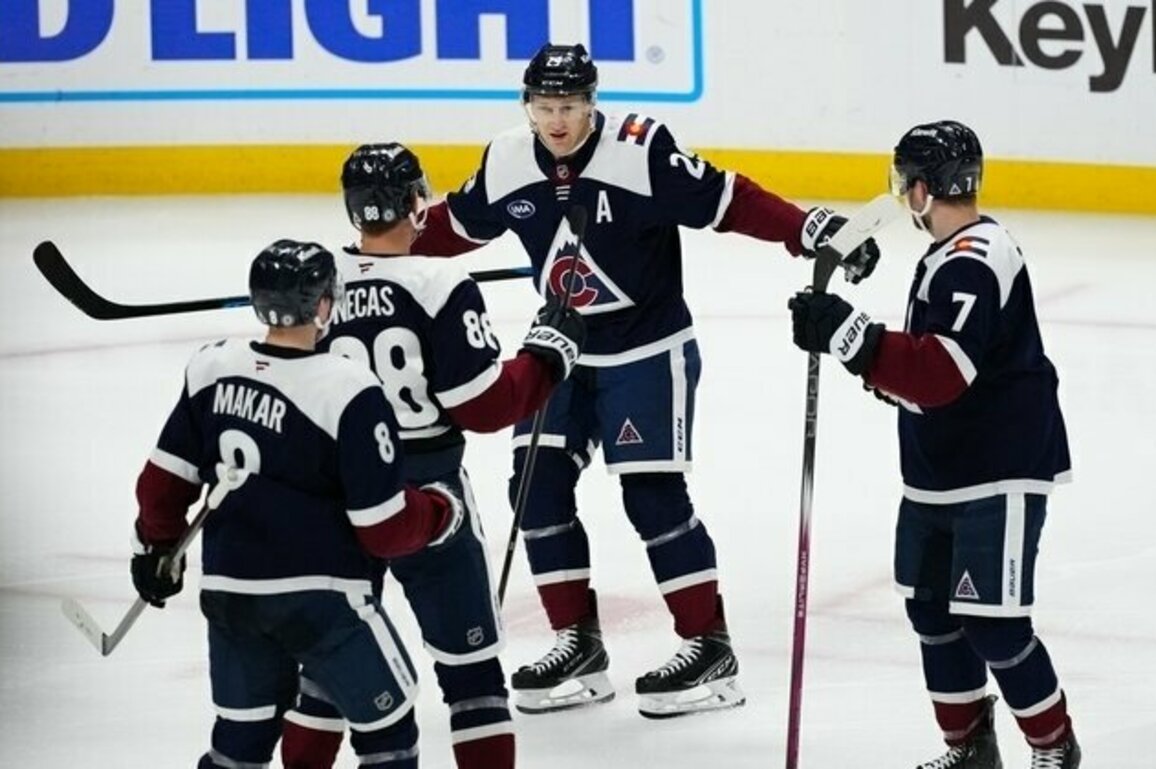 NHL roundup: Nathan MacKinnon hits 1,000 points in Avs' win