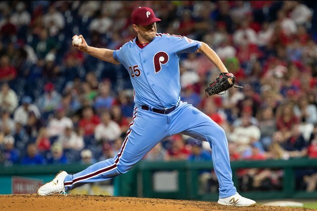 Mets sign reliever Hughes