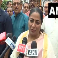"Delhi is with the families of Kerala in their happiness and sorrow": CM Rekha Gupta celebrates Onam at her residence