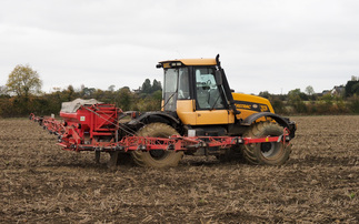 JCB 3185 and Kuhn Aero set up meets Avadex application demand