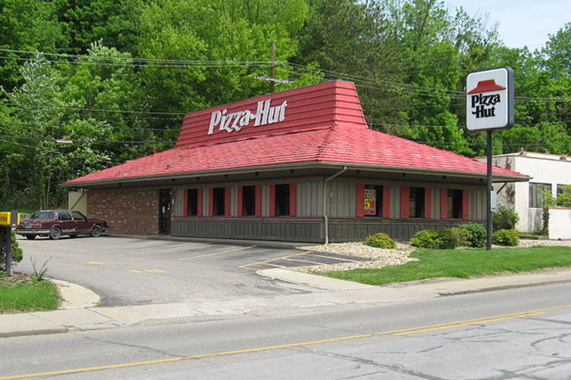 Pizza Hut US footprint shrinks amid sale review by Yum Brands