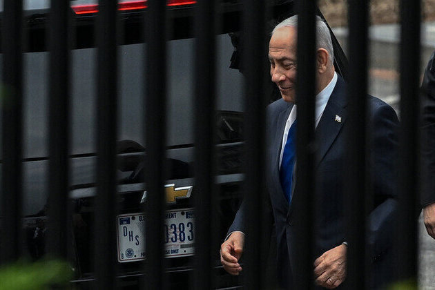 Israeli prosecutors move to charge Netanyahus aides  media