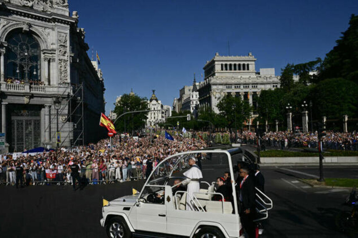 Over 1.2 million people attend Pope's mass in Madrid