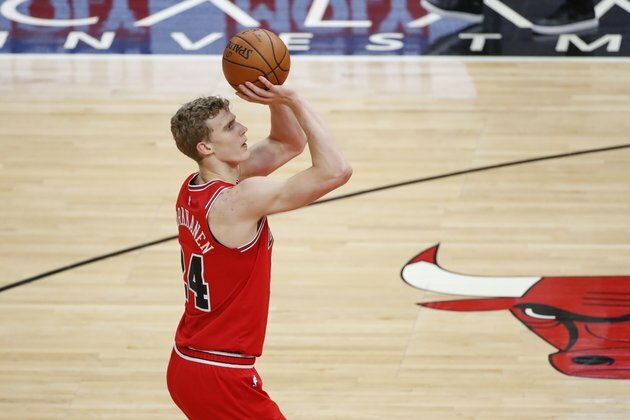 Wiseman, Warriors continue road swing at Bulls