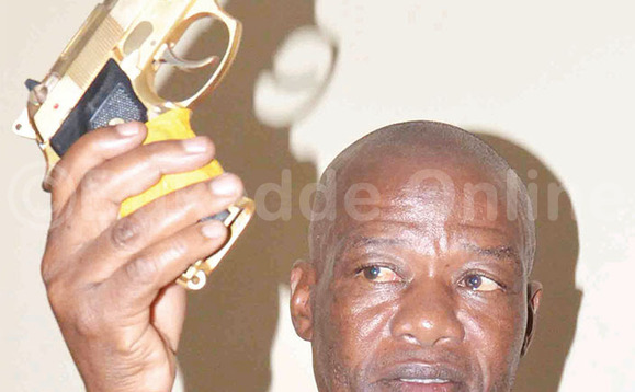 Emmundu ya zaabu amagye gye yalumiriza Kitatta okubeera nayo. Emmundu ya zaabu amagye gye yalumiriza Kitatta okubeera nayo.