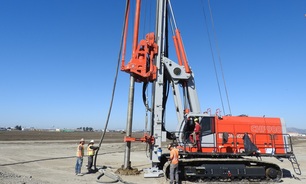 A Comacchio CHF 900 rig made its US debut creating the foundations for Amazon’s Project Goat in Salinas, California