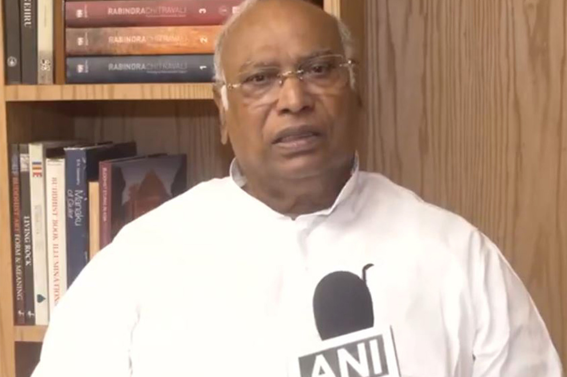 "Rahul Ji will speak": Mallikarjun Kharge on Siddaramaiah Delhi visit, blames PM Modi for fuel price hike