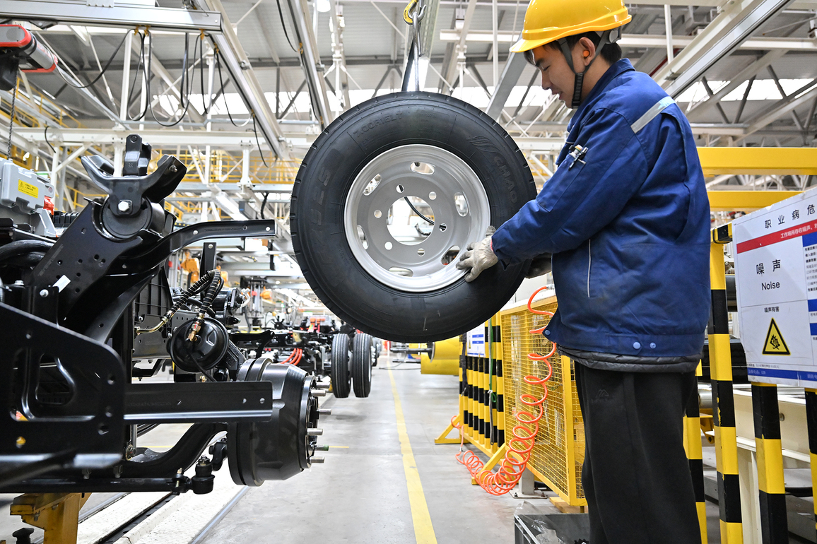 #CHINA-NEW ENERGY VEHICLES-OUTPUT-SALES-NEW RECORD (CN)