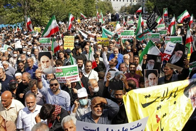 Journalists Arrested in Iran, Warned About Protest Coverage