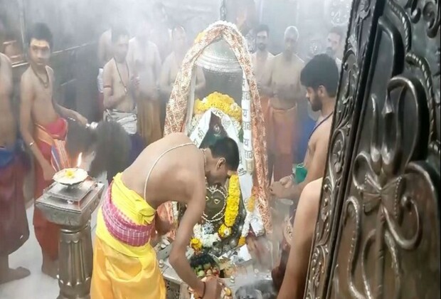 Madhya Pradesh: Bhasma aarti performed at Mahakaleshwar Temple in Ujjain on Magh Purnima