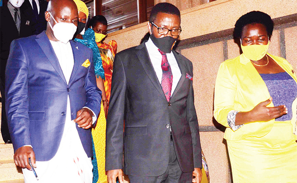 Kiwanda ( ku kkono), Katikkiro Mayiga ne Ruth Nankabirwa nga bali e Mmengo. Kiwanda ( ku kkono), Katikkiro Mayiga ne Ruth Nankabirwa nga bali e Mmengo.