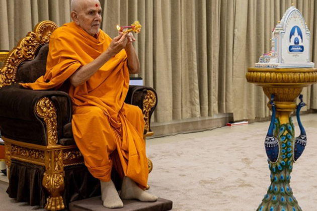 BAPS spiritual guru Mahant Swami Maharaj condoles demise of Pope Francis
