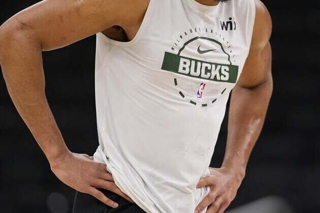 Giannis Antetokounmpo says he is 'committed to the Milwaukee Bucks'