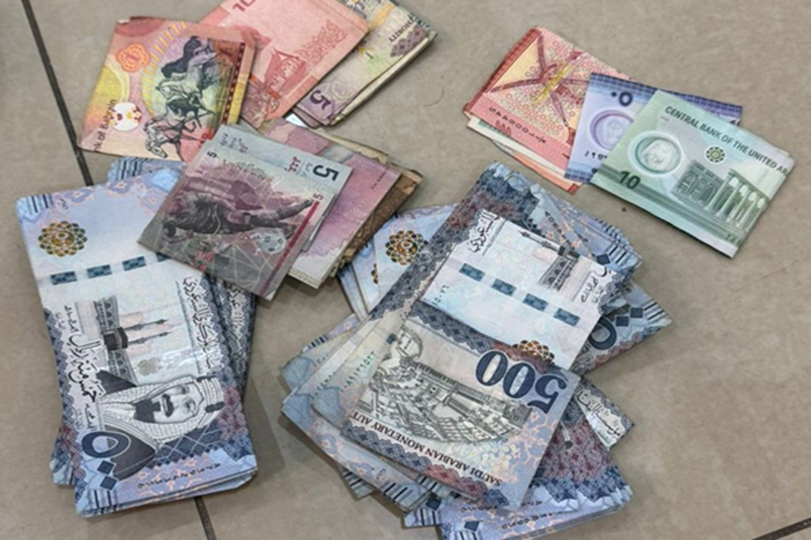 Mumbai Customs seize foreign currency of 50000 Saudi Riyal, diamond from passenger departing to Dubai