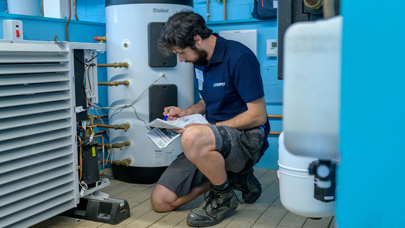 Confidence falls among plumbing and heating businesses as costs surge and workloads decline, says SNIPEF