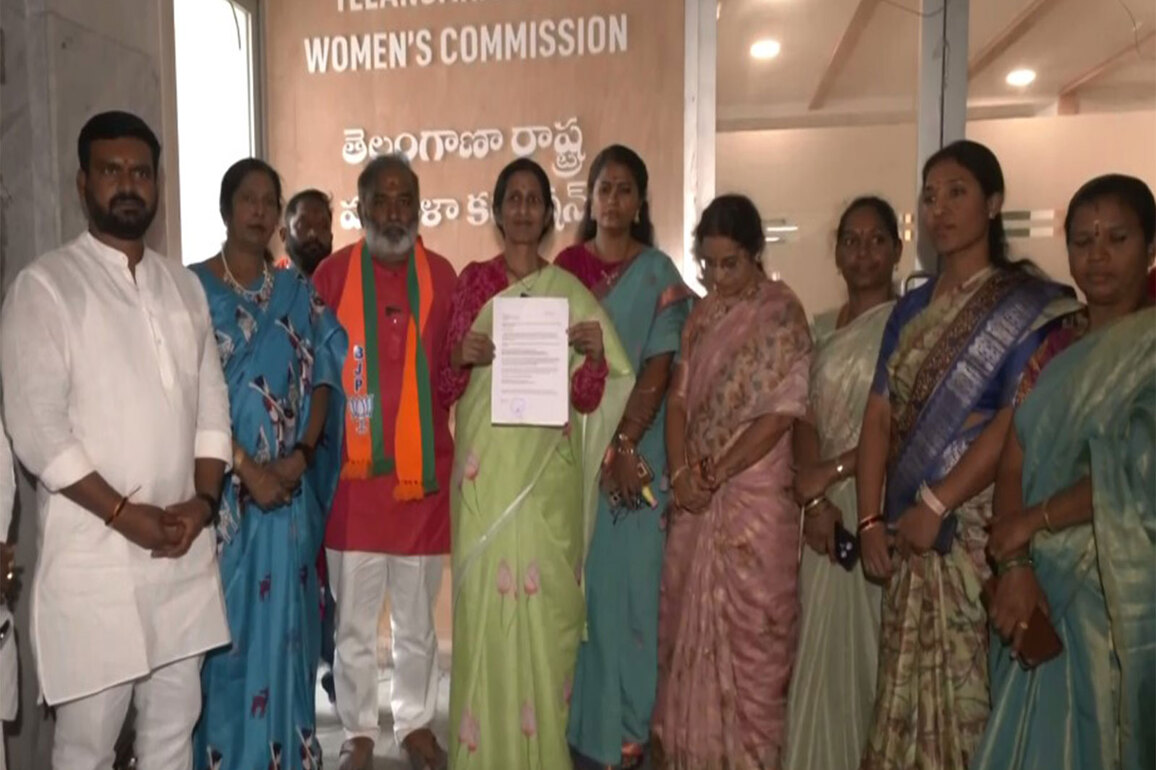 BJP corporator Akula Srivani files complaint against AIMIM's Akbaruddin Owaisi over "derogatory remarks"
