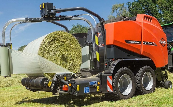 Kuhn extends film binding to variable chamber combi-balers