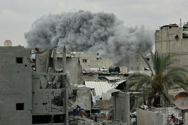 Dozens martyred, injured in Israeli airstrike on Palestinian homes in Gaza