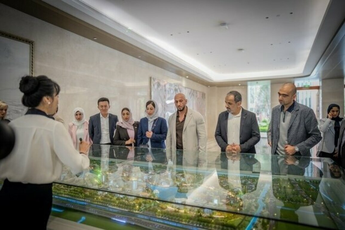 Abdulla Al Hamed visits Huawei's R&D Centre in Shanghai