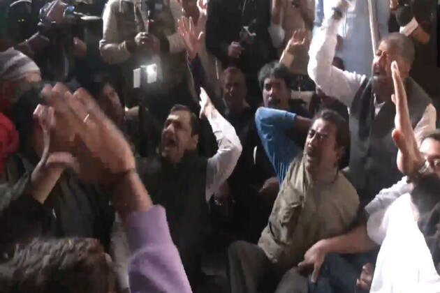 Kolkata: Congress holds protest outside Bangladesh High Commission over atrocities against minorities
