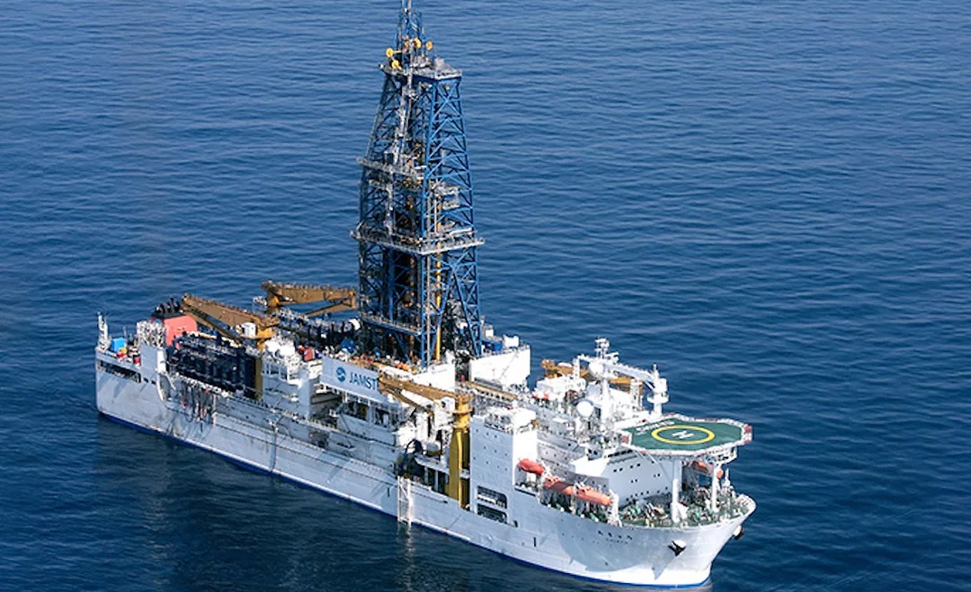 Navio japonês para extração de terras raras no fundo do mar