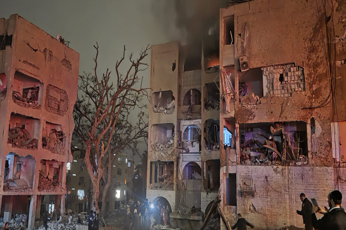 Over 100 injured in Arad, Dimona in Iranian strikes; Netanyahu vows to attack Tehran on all fronts