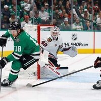 Blackhawks score 2 shootout goals to defeat Stars