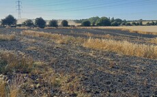 ż help to create fire break to stop spread of field blaze 