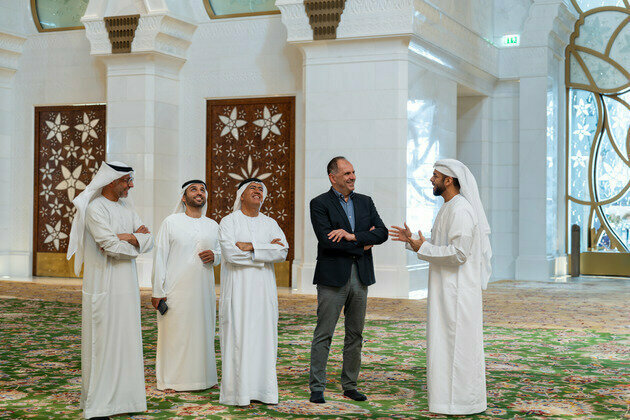 Greek Foreign Minister visits Sheikh Zayed Grand Mosque