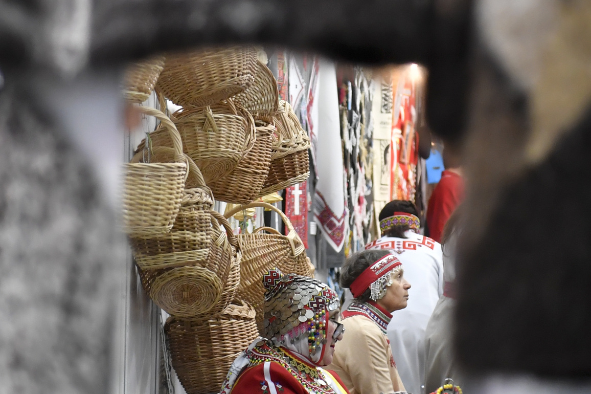 RUSSIA-MOSCOW-FOLK ARTS AND CRAFTS FAIR