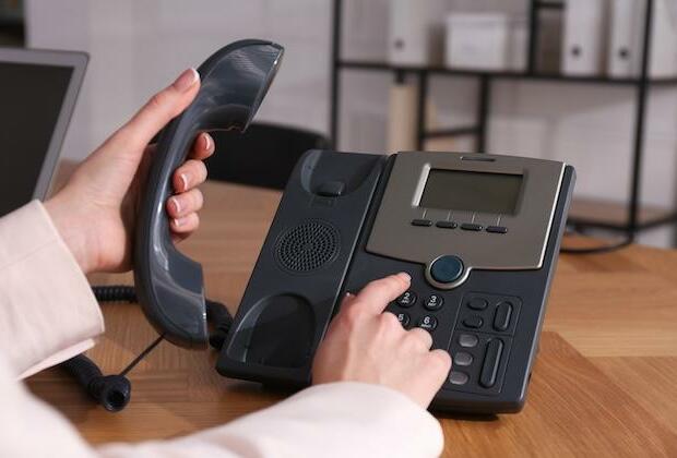 Last minute moves to keep AT&T on the hook for landlines