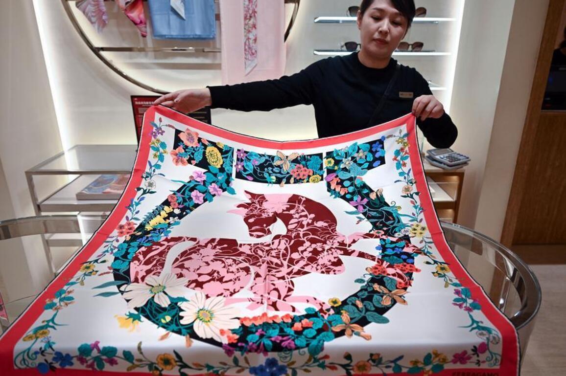 Int'l brands tap into Year of the Horse for Chinese market