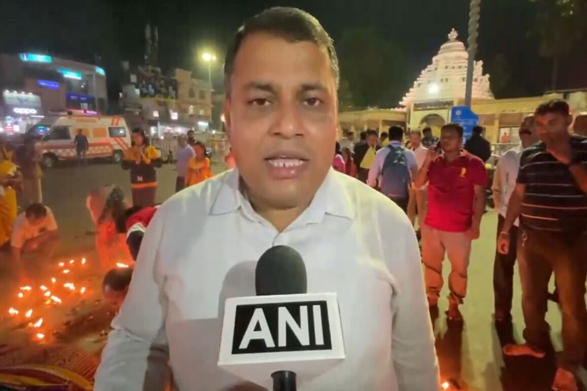 Devotees mark Dev Deepawali in Puri by lighting Earthen lamps