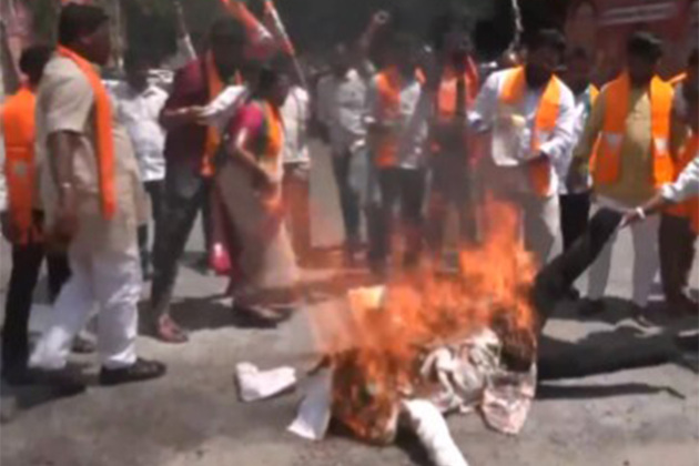 Telangana ST Morcha stages protest against Mamata Banerjee over protocol lapse in President Murmu's Bengal visit