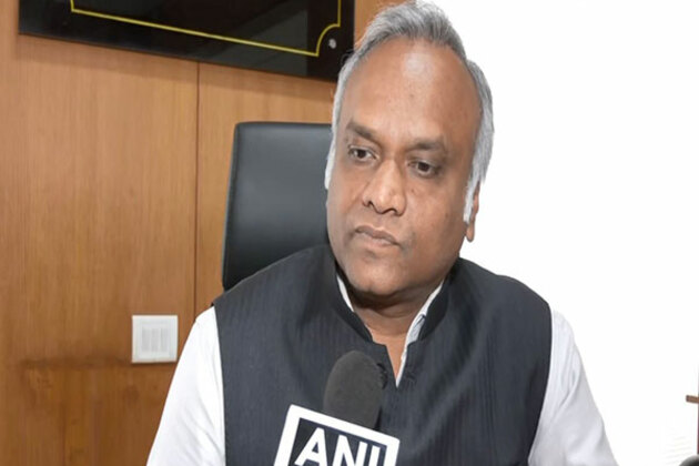 "PM Modi had said 75 years should be cut-off age for politicians": Karnataka Minister Priyank Kharge on RSS Chief's retirement age remark