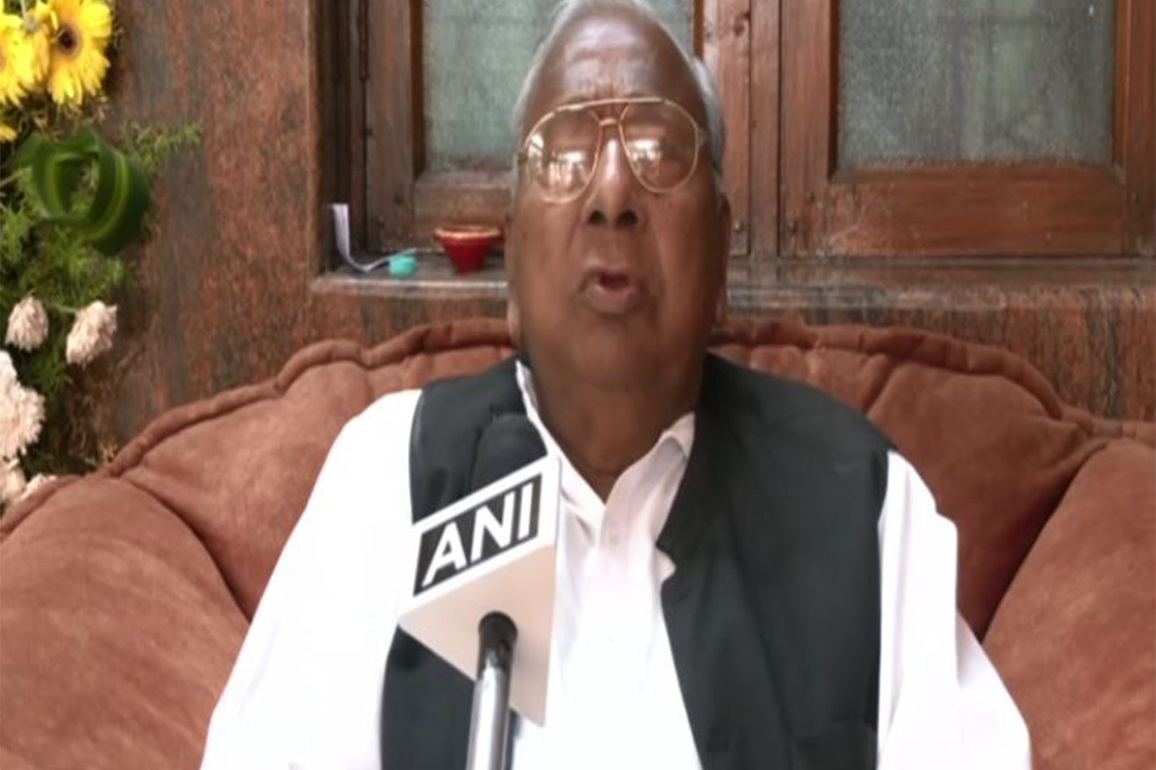 "Because Madhya Pradesh CM is from... ": V Hanumanth Rao backs Digvijaya Singh's claim on cough syrup row