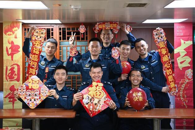 InPics | CCG law enforcers celebrate Spring Festival in South China Sea