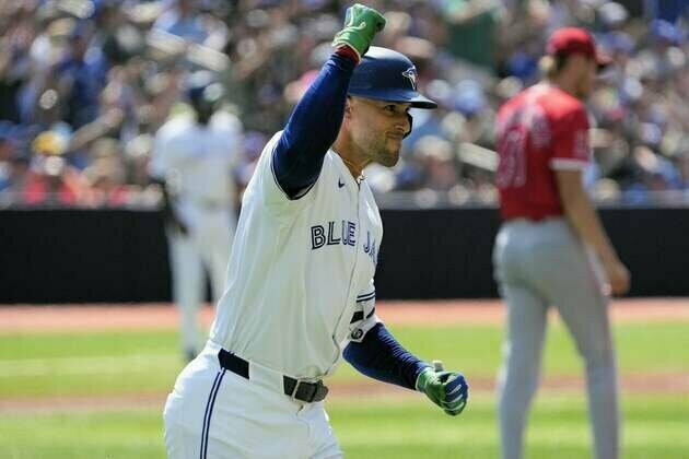 Blue Jays win second straight in extra innings vs. Angels