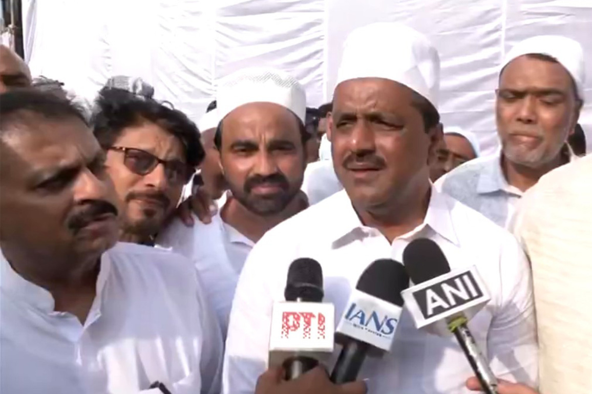 Karnataka Speaker offers Eid prayers, prays for 'peace and unity'