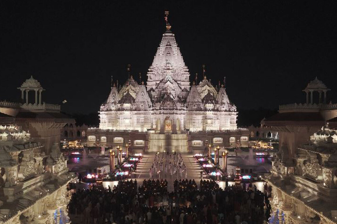 US: Diwali celebrations at Akshardham Temple, New Jersey brings together culture and community