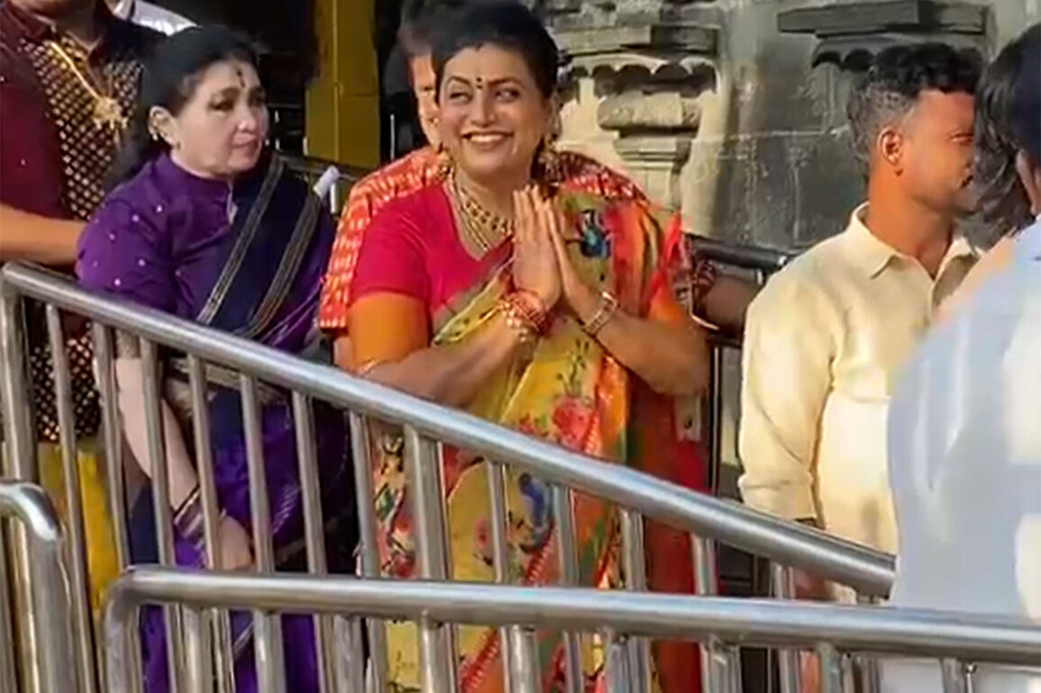 Roja Selvamani offers prayers at Tirumala temple in traditional saree look