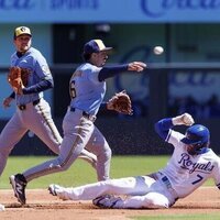 Garrett Mitchell lifts Brewers over Royals