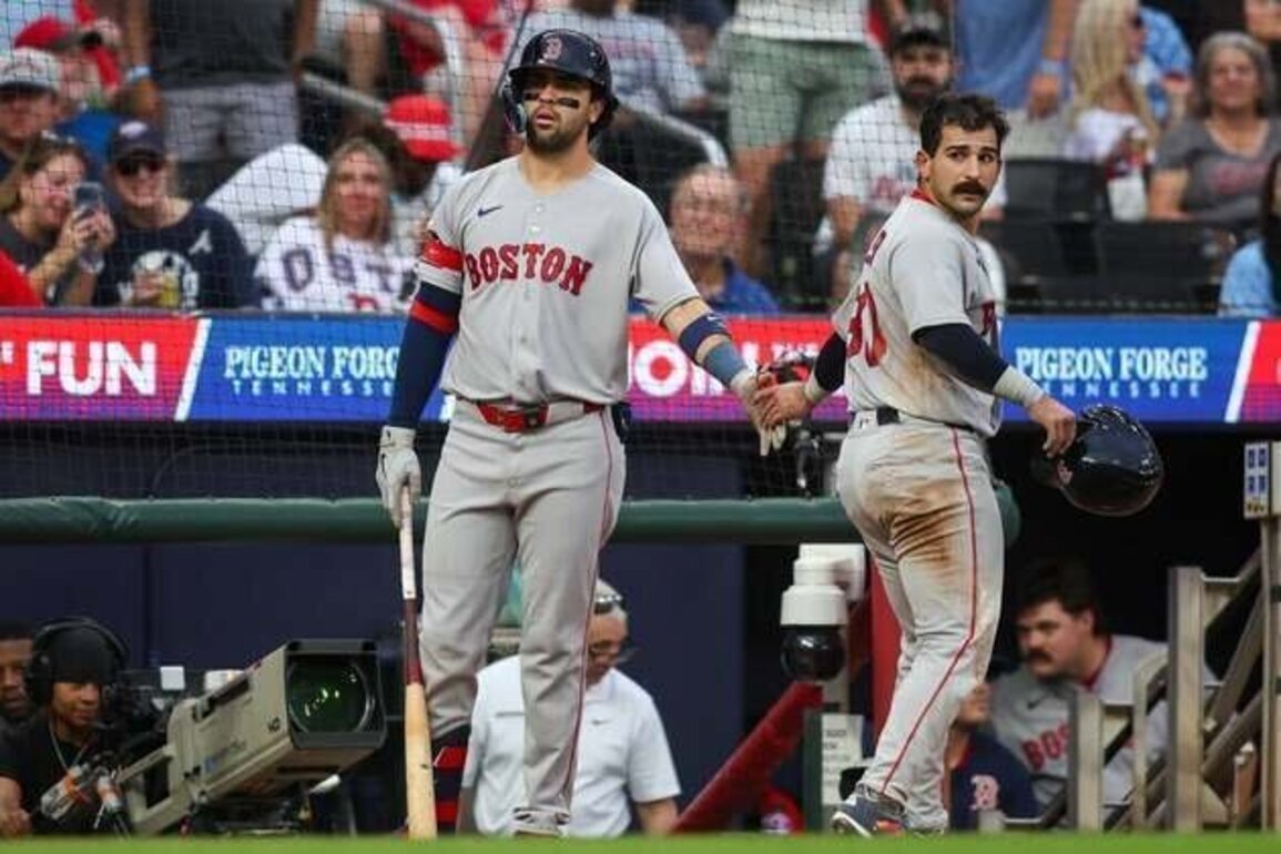 Willson Contreras' 8th-inning blast leads Red Sox past Braves