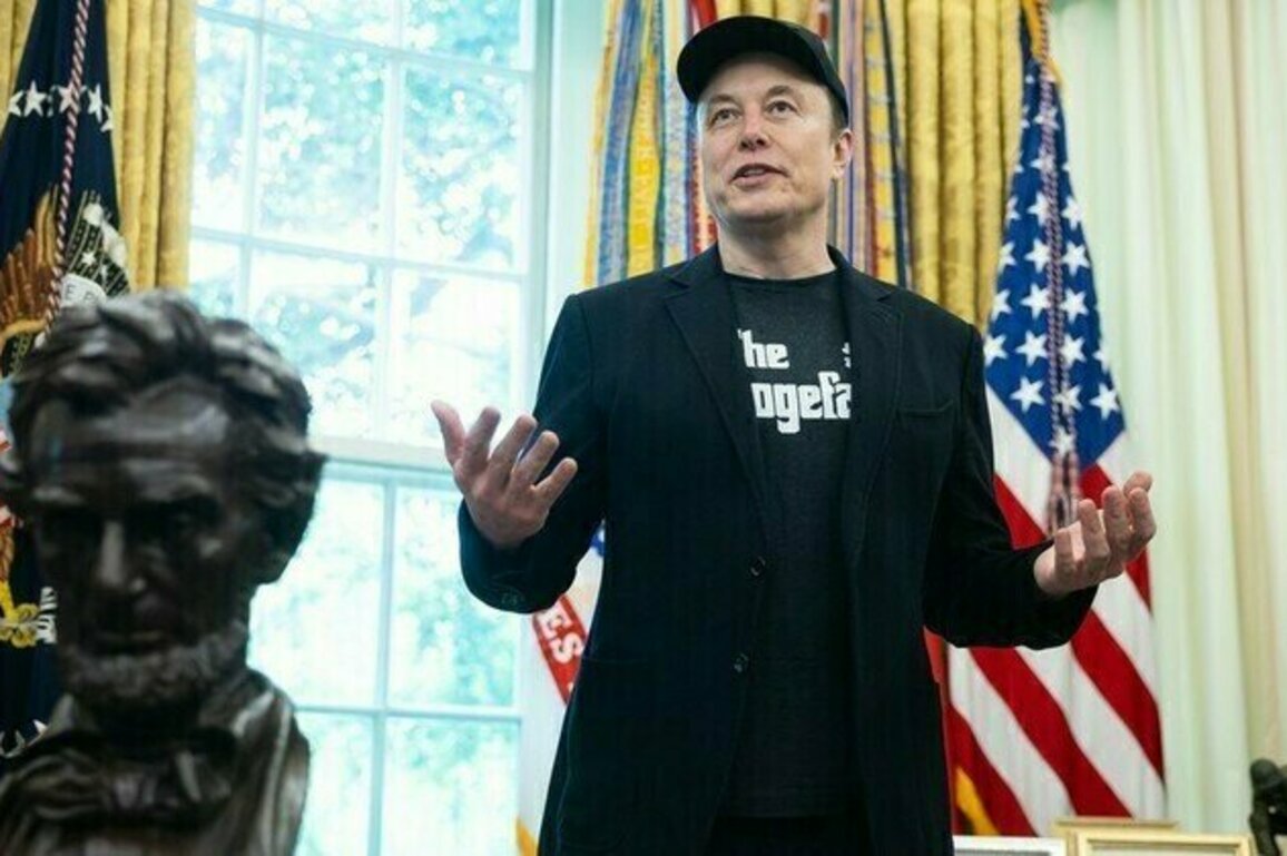 Musk announces plans to create kid-friendly AI app