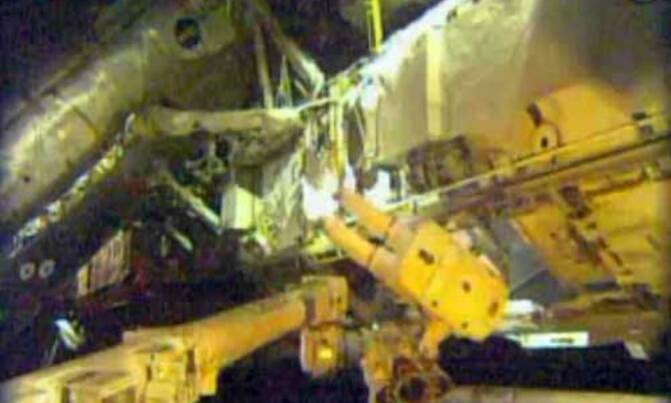 US astronauts begin spacewalk for station repairs US astronauts begin spacewalk for station repairs