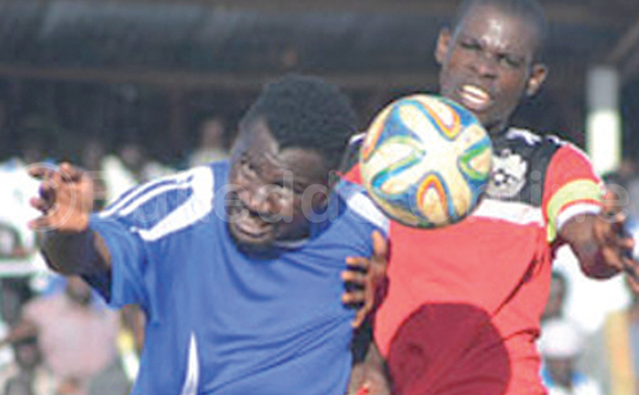 Hassan Wasswa (ku kkono) ng’attunka ne Willy Kavuma eyali kapiteeni wa Express sizoni ewedde. Hassan Wasswa (ku kkono) ng’attunka ne Willy Kavuma eyali kapiteeni wa Express sizoni ewedde.