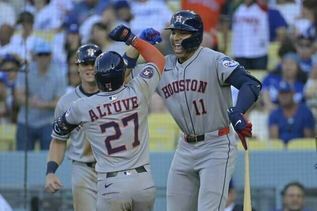 Astros belt five homers in 18-1 demolition of Dodgers