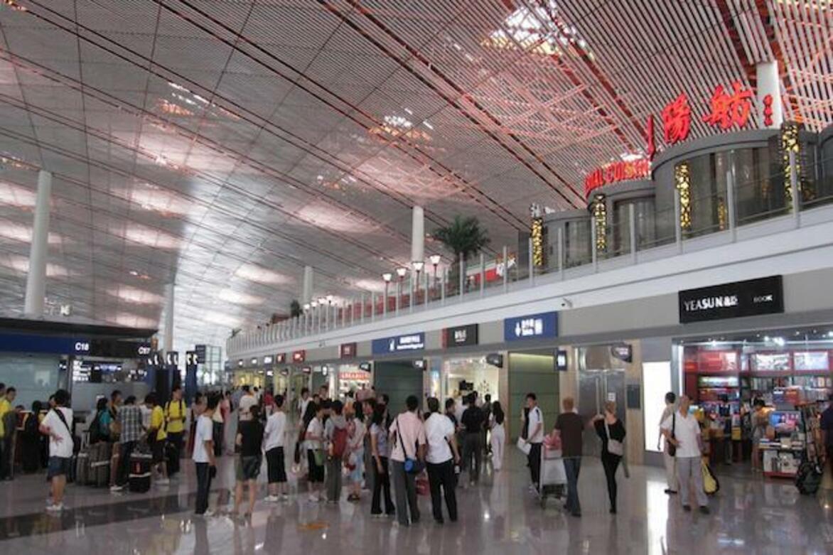 Beijing embraces tourist influx, booming consumption during holiday