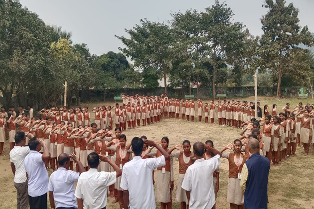 Vande Mataram echoes across Odisha on National Youth Day; Over 16,000 institutions join mass rendition