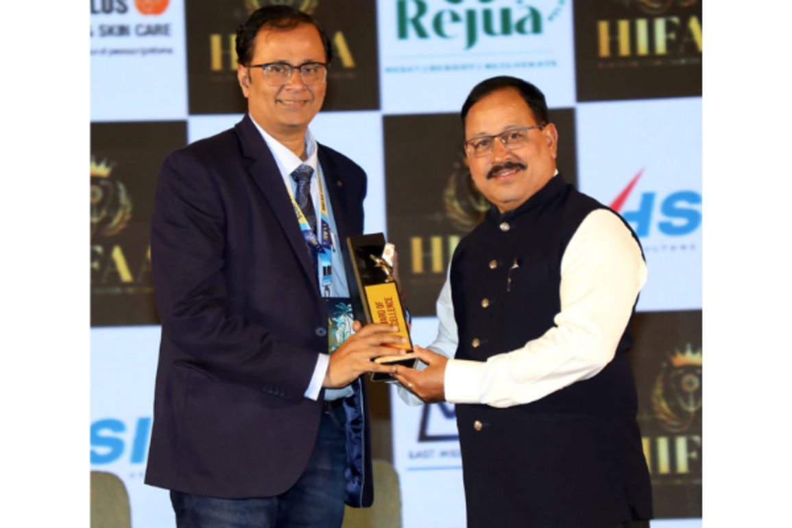 Yogesh Walawalkar Honored with HIFAA Award for Transformative Work in Healthcare Branding and Social Impact
